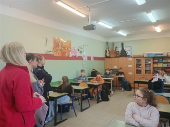 b3dcb99a-1157-4b34-993e-6634677da036