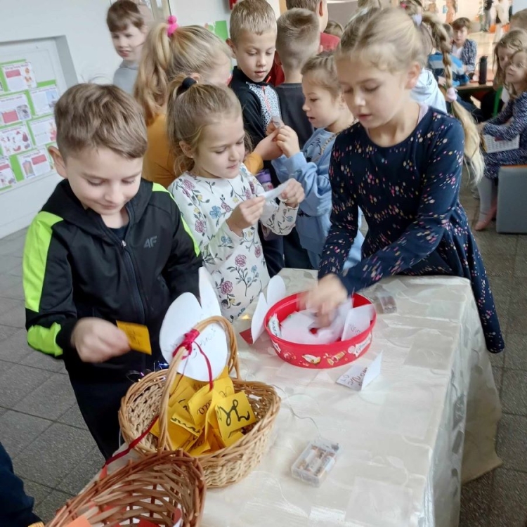ANDRZEJKI! - Zespół Szkół im. Lotników Polskich w Mostach