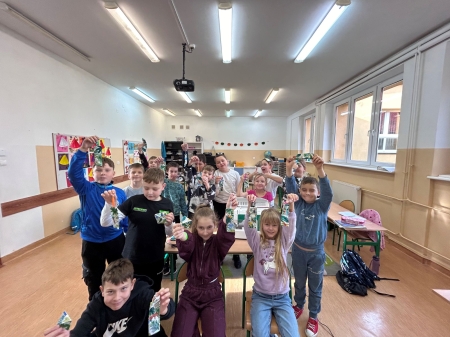 Lekcja szycia w klasie 3a