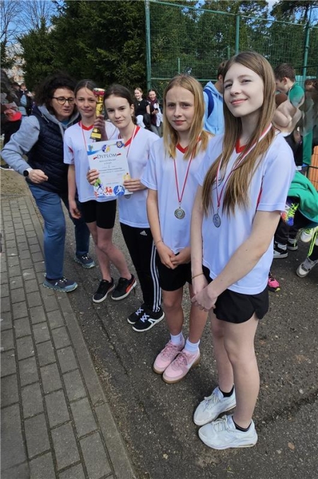 SREBRNE MEDALISTKI W BIEGACH SZTAFETOWYCH
