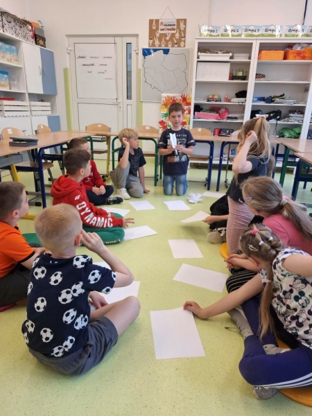 ''Origami, matematyka i wspólna zabawa - zamiana ról w klasie drugiej''